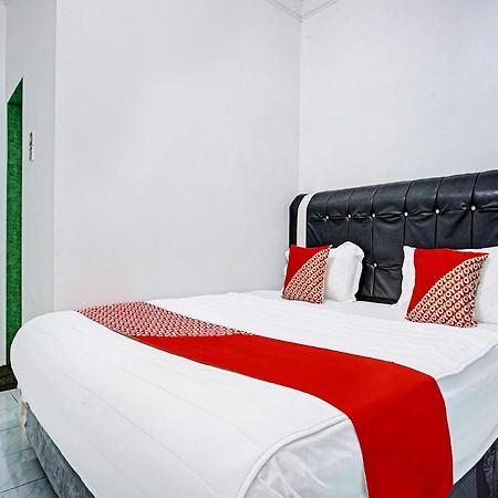 Oyo 90209 Dk Singarimbun Berastagi Homestay Exterior foto