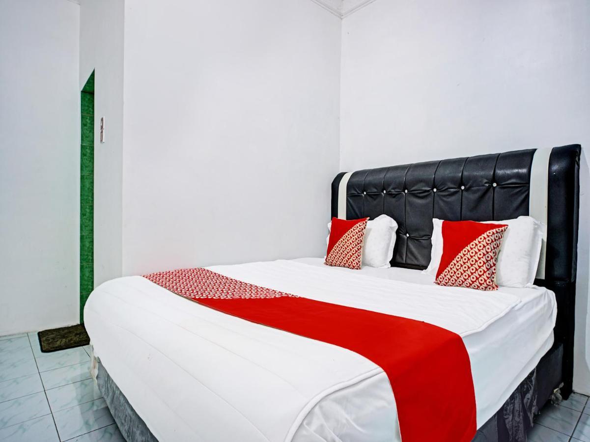 Oyo 90209 Dk Singarimbun Berastagi Homestay Exterior foto