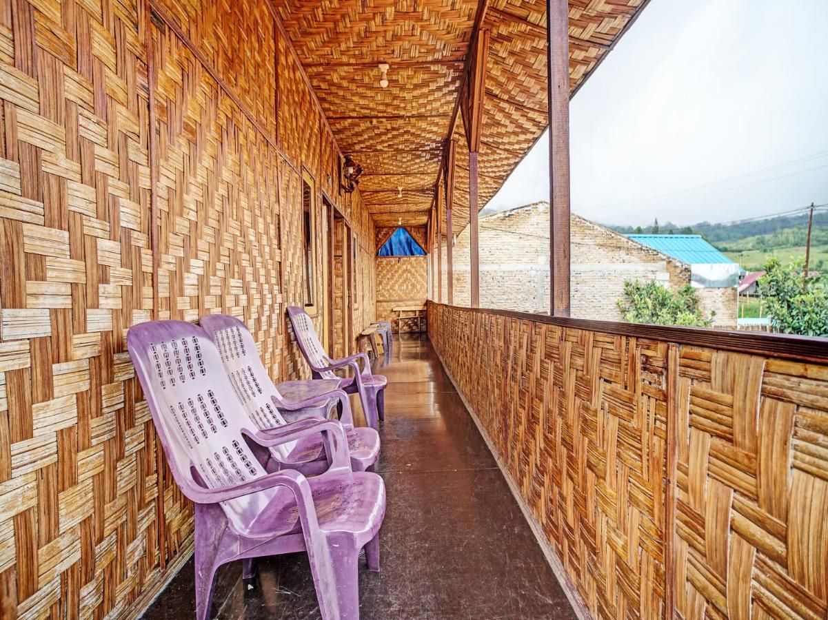 Oyo 90209 Dk Singarimbun Berastagi Homestay Exterior foto