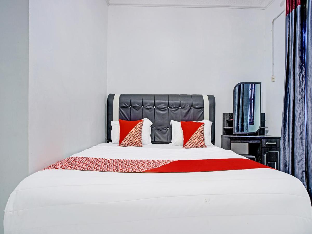 Oyo 90209 Dk Singarimbun Berastagi Homestay Exterior foto
